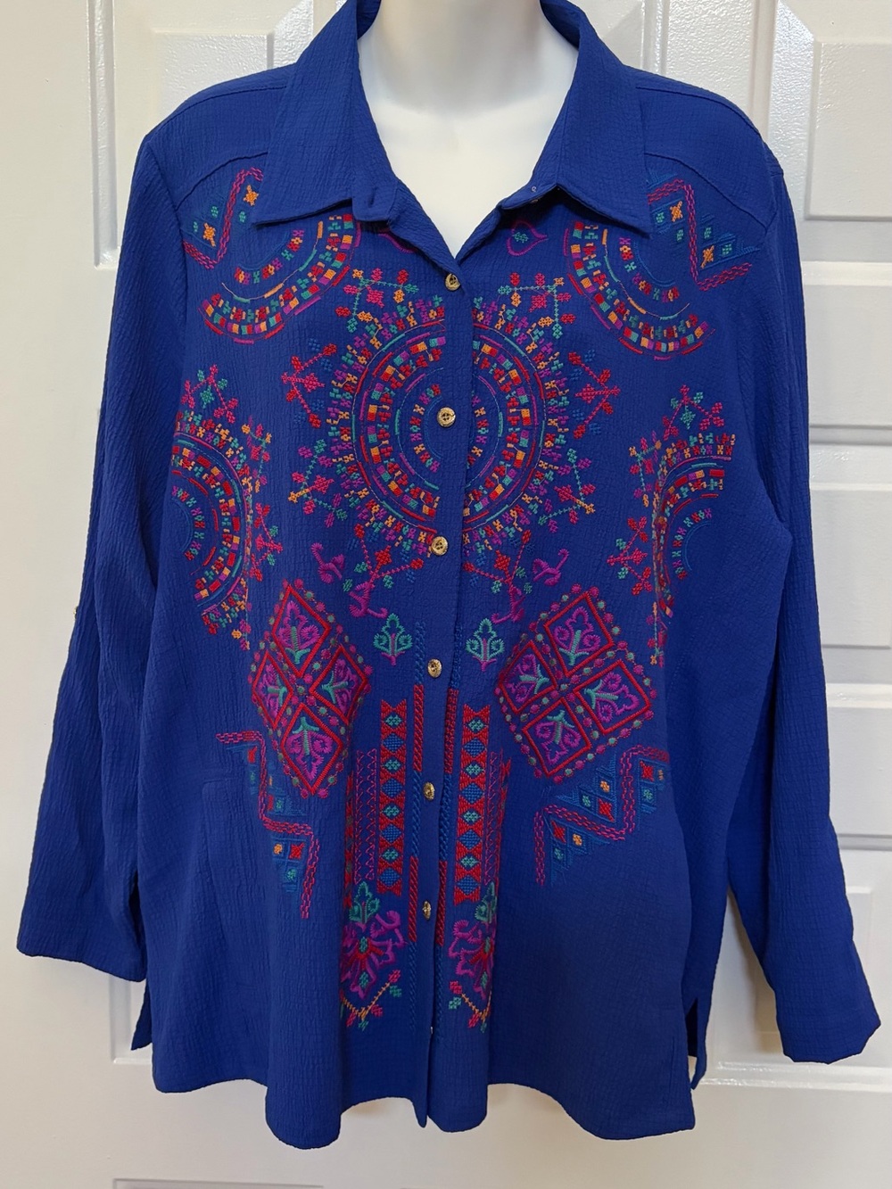 CALESSA Embroidered Tunic Blouse Size 1X Blue Floral Artsy Peasant 95% Cotton